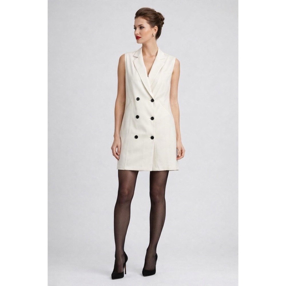 Akris Punto Women's Size 12 White Sleeveless Double Breasted V-Neck Blazer‎